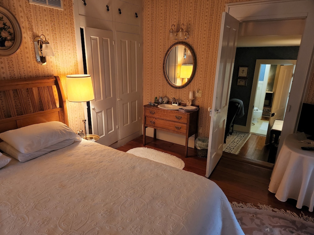 Cardinal Room photo 2