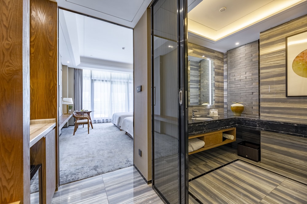 Superior Twin Room, City View photo 3
