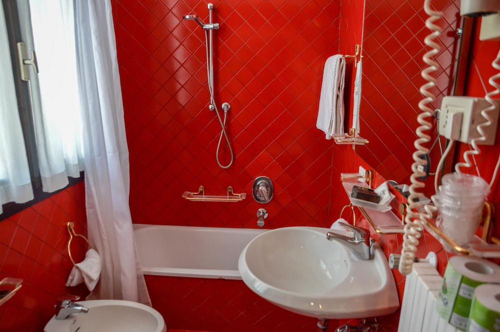 Standard Double or Twin Room photo 3