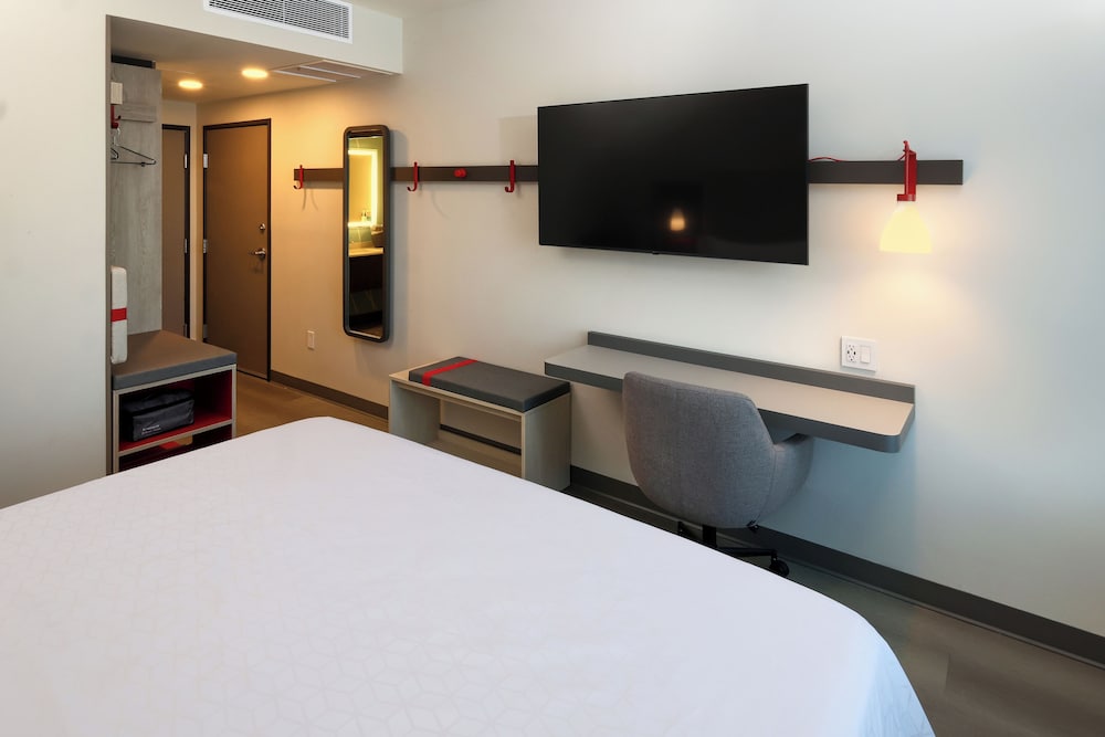 Standard Room, 1 King Bed