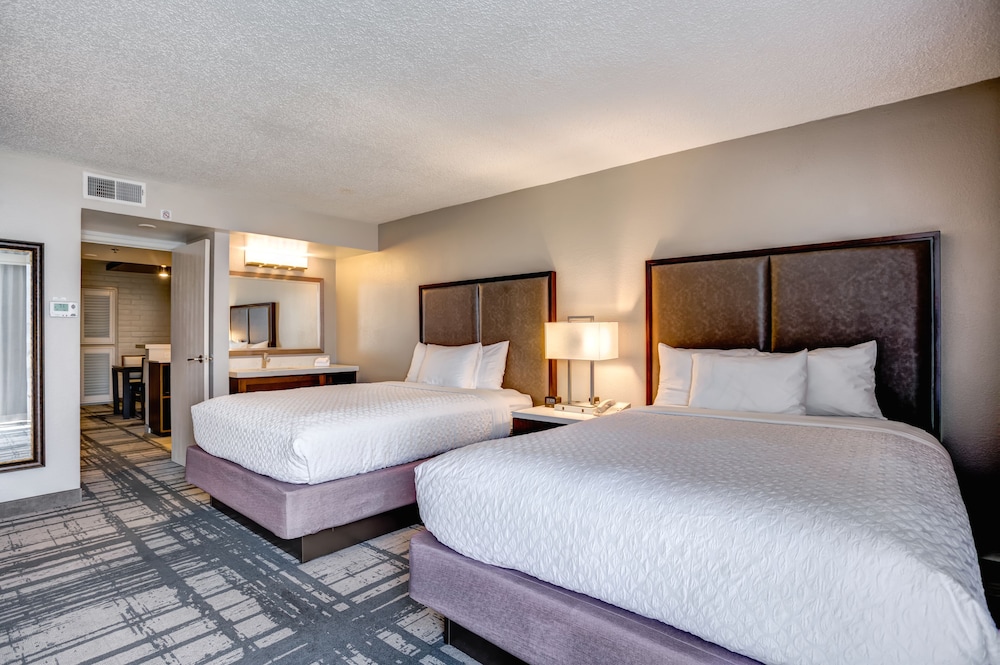 Suite, 2 Double Beds, Accessible, Bathtub