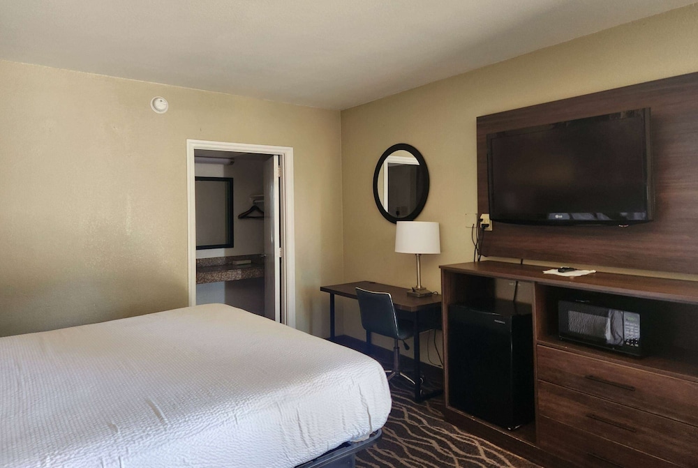 Room, 1 Double Bed - Photo 3
