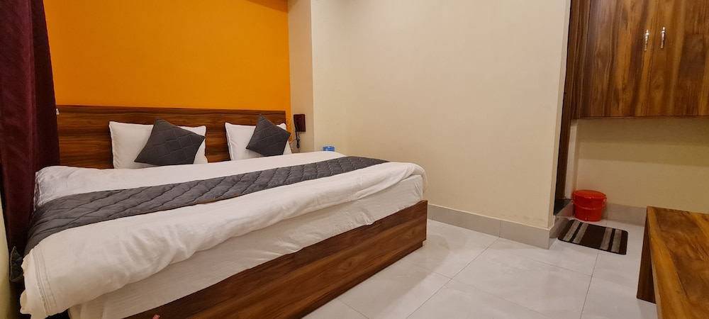Deluxe Double Room - Photo 11