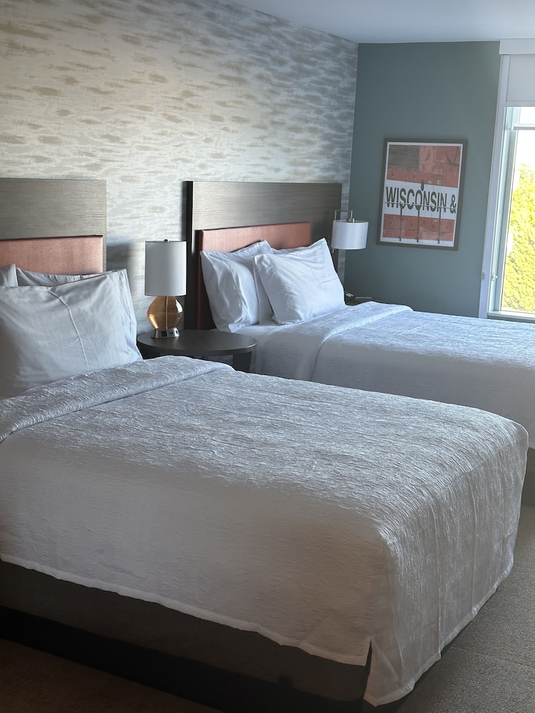 Studio, 2 Queen Beds, Accessible, Bathtub (Mobility & Hearing)