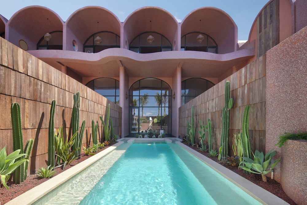 Grand One Bedroom Villa with Private Pool - Photo 13