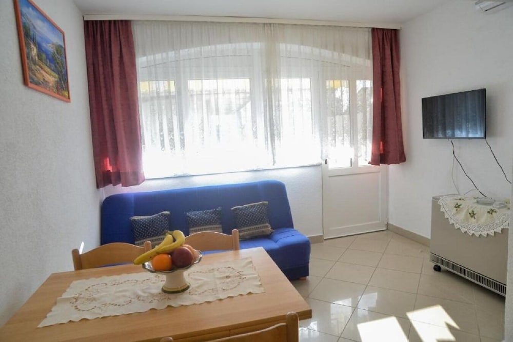 Apartment (Miki - 50 M from the beach - A1(4+1))