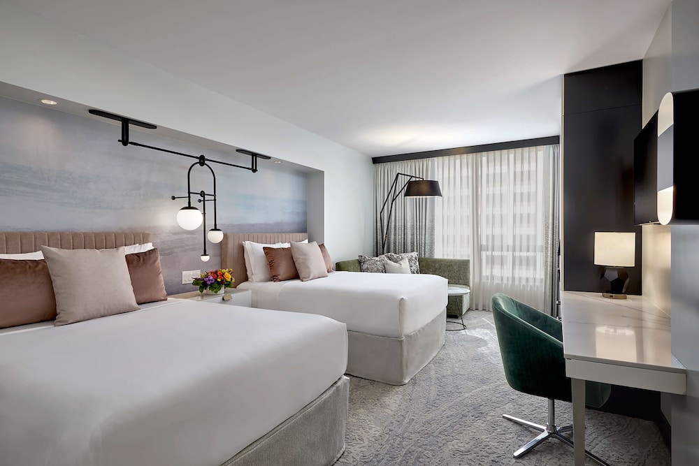 Deluxe Room, 2 Queen Beds, Accessible, Bathtub (Mobility & Hearing)