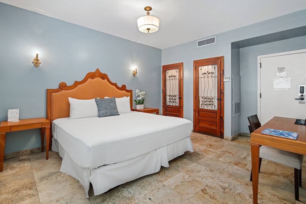 King Room - Impala Building (Self Check-in)