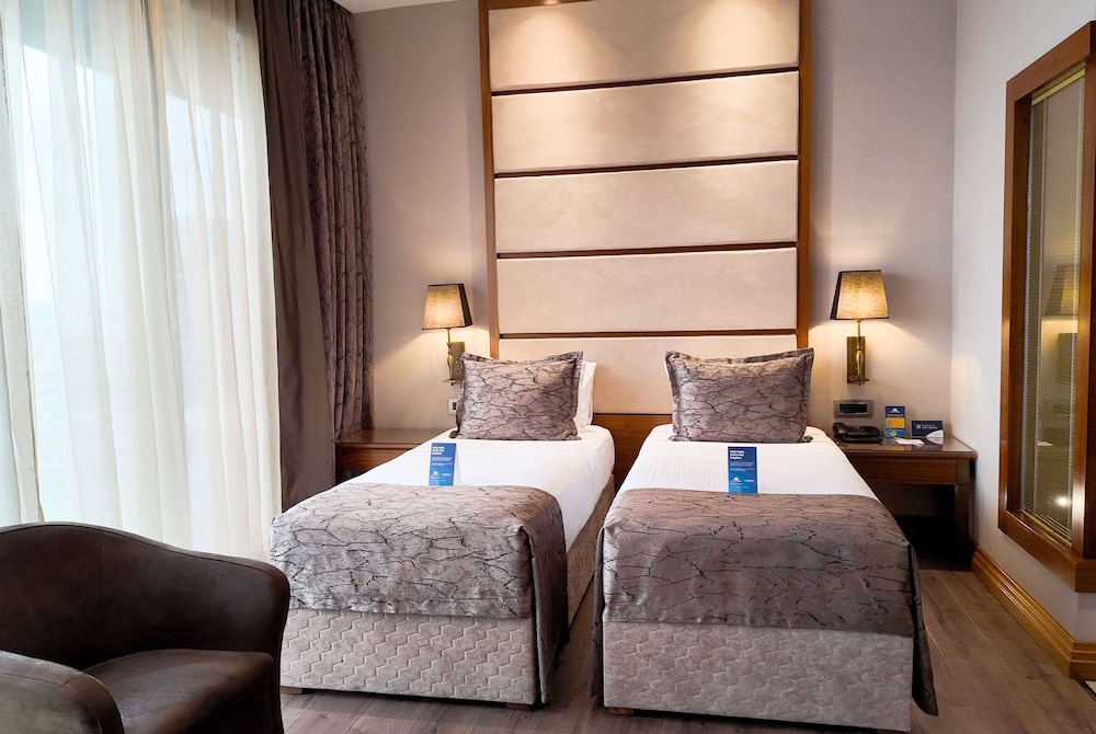 Room, 2 Twin Beds, City View photo 1