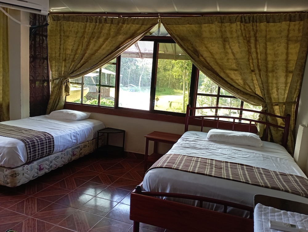 Comfort Double Room, 1 Queen Bed, Private Bathroom, Pool View photo 1