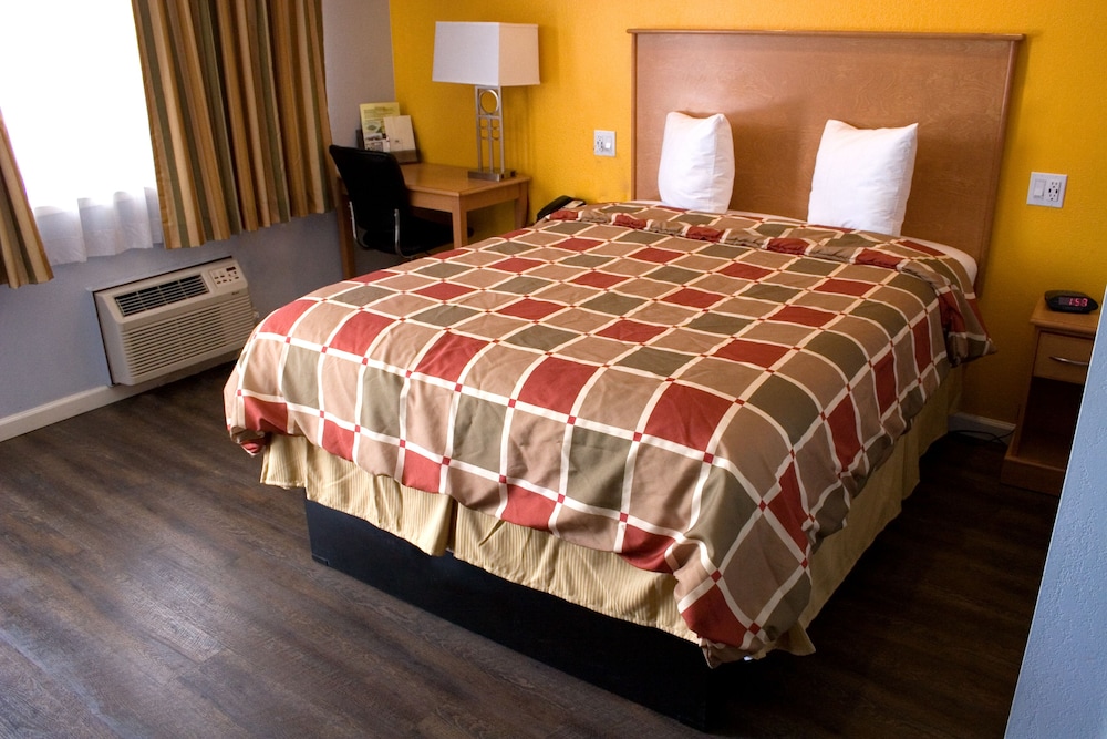 Standard Room, 1 Queen Bed - Photo 2