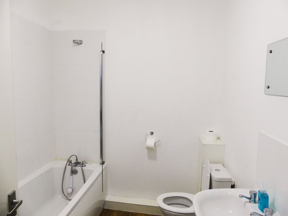Economy Apartment, Ensuite photo 3