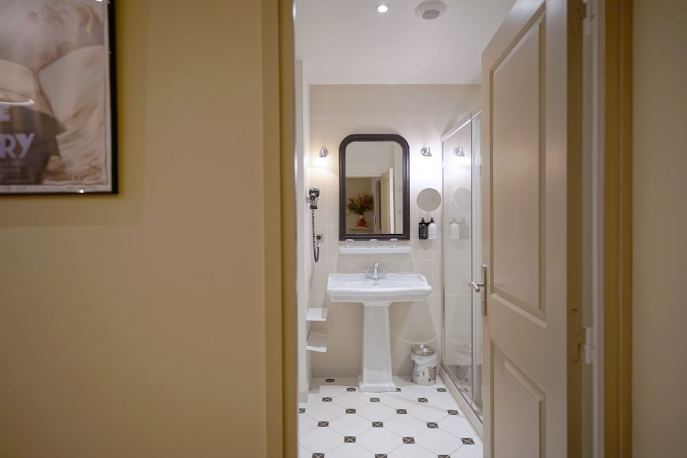 Junior Suite, Multiple Beds - Photo 8