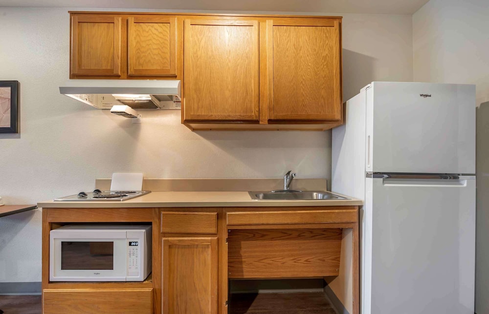 Standard Studio, 2 Queen Beds, Non Smoking, Refrigerator & Microwave photo 2