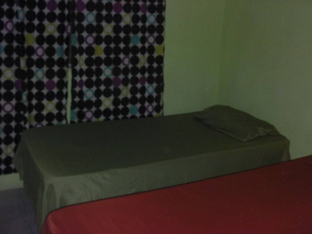 Basic Triple Room, Smoking photo 3