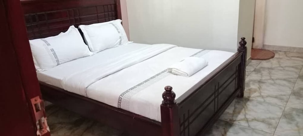 Standard Double Room Single Use, 1 Queen Bed, Non Smoking, Garden View photo 1