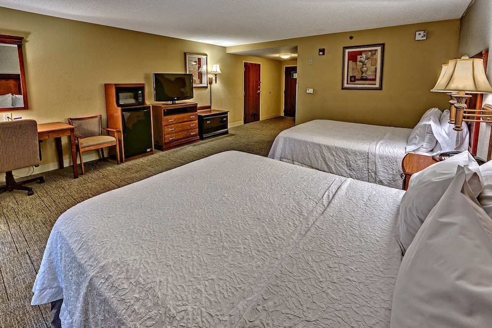 Room, 2 Queen Beds, Accessible, Non Smoking photo 2