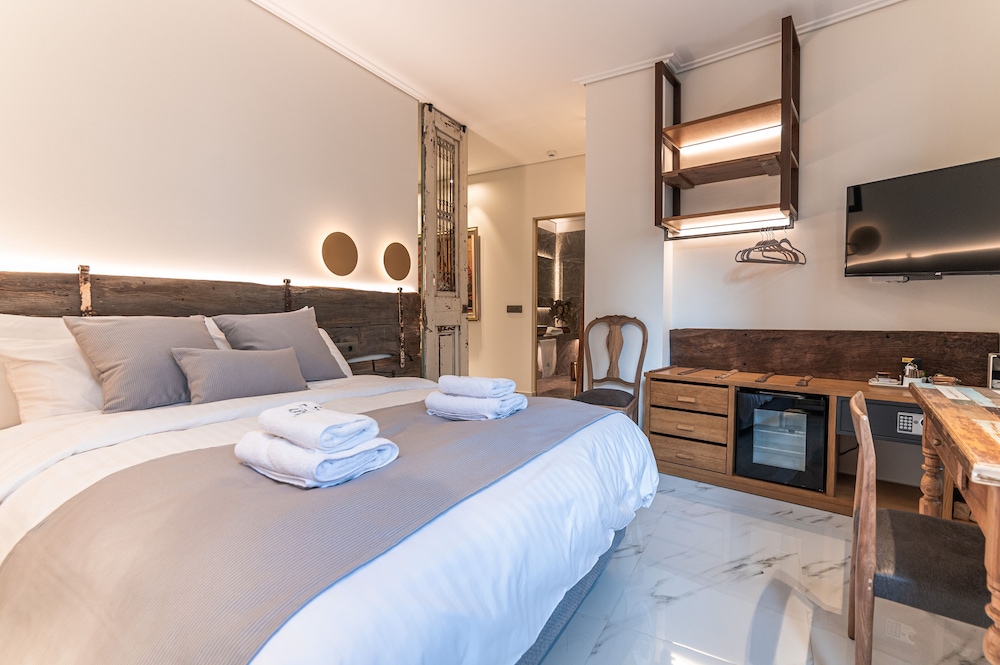 Luxury Apartment - Photo 19