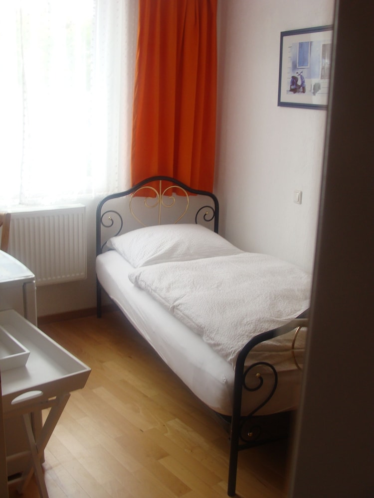 Basic Single Room photo 1