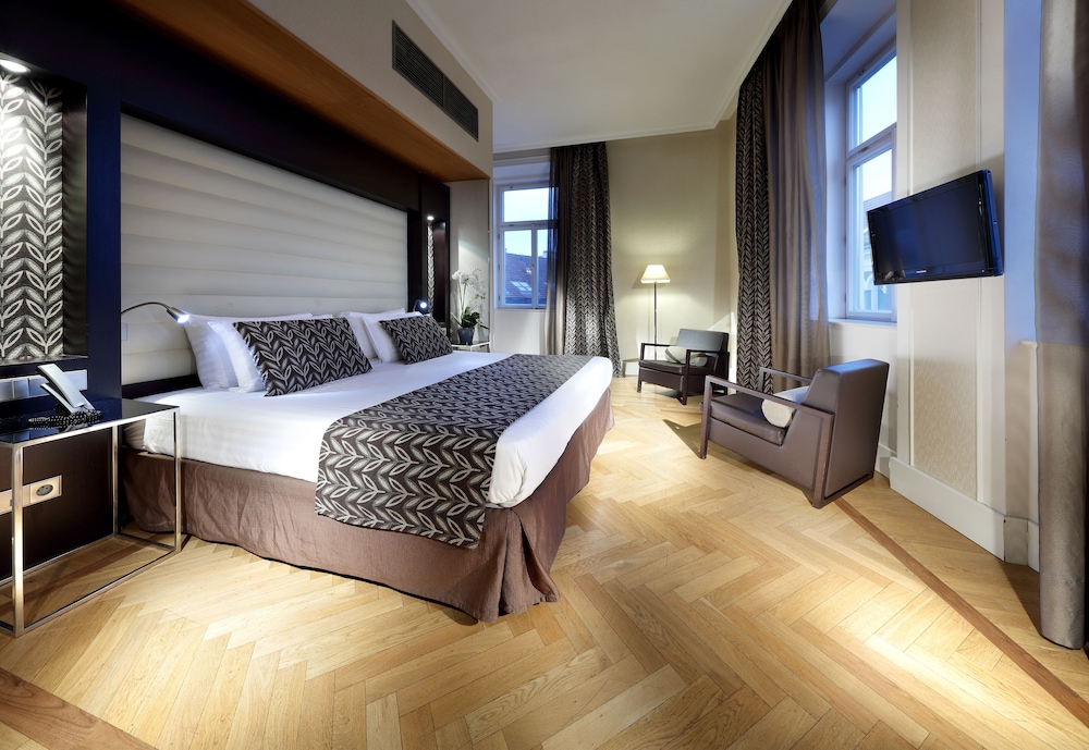 Double or Twin Room with Extra Bed
