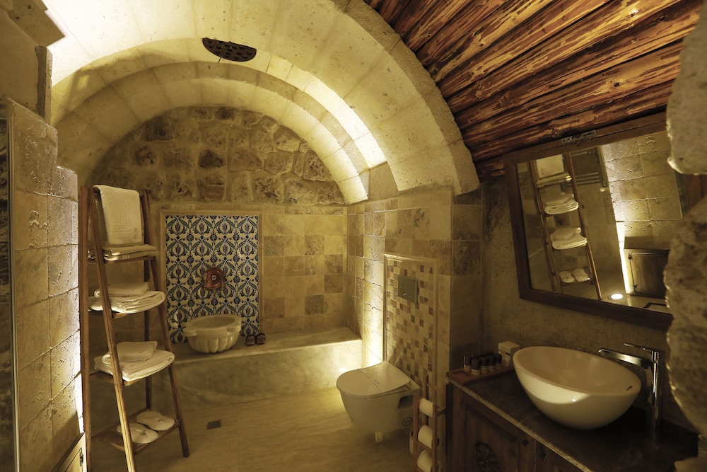 Honeymoon Suite photo 2