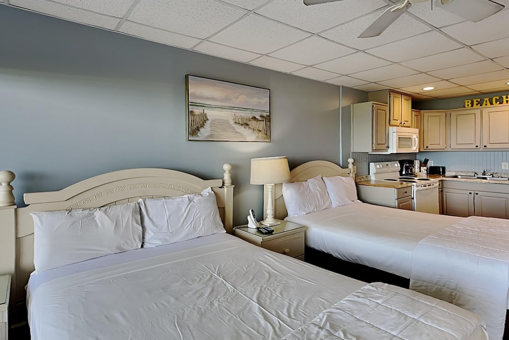 Studio Suite, 2 Double Beds, Patio, Ocean View (#107 - No Pets) photo 2