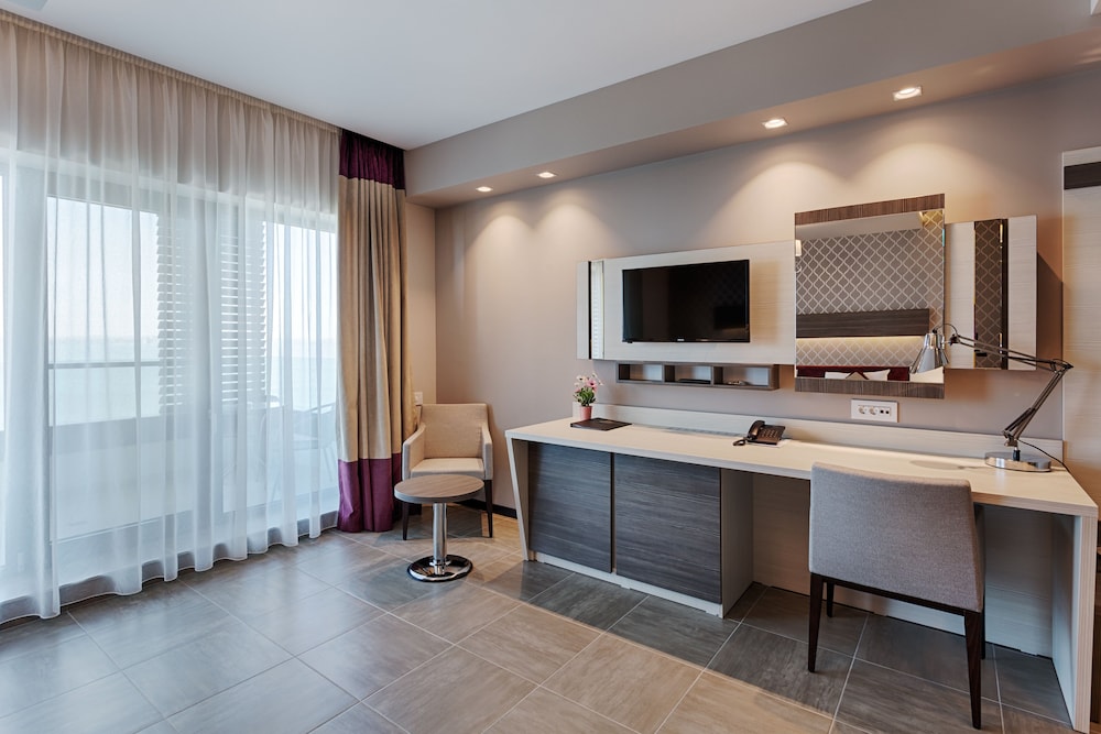 Superior Double or Twin Room, Balcony, Lake View photo 1