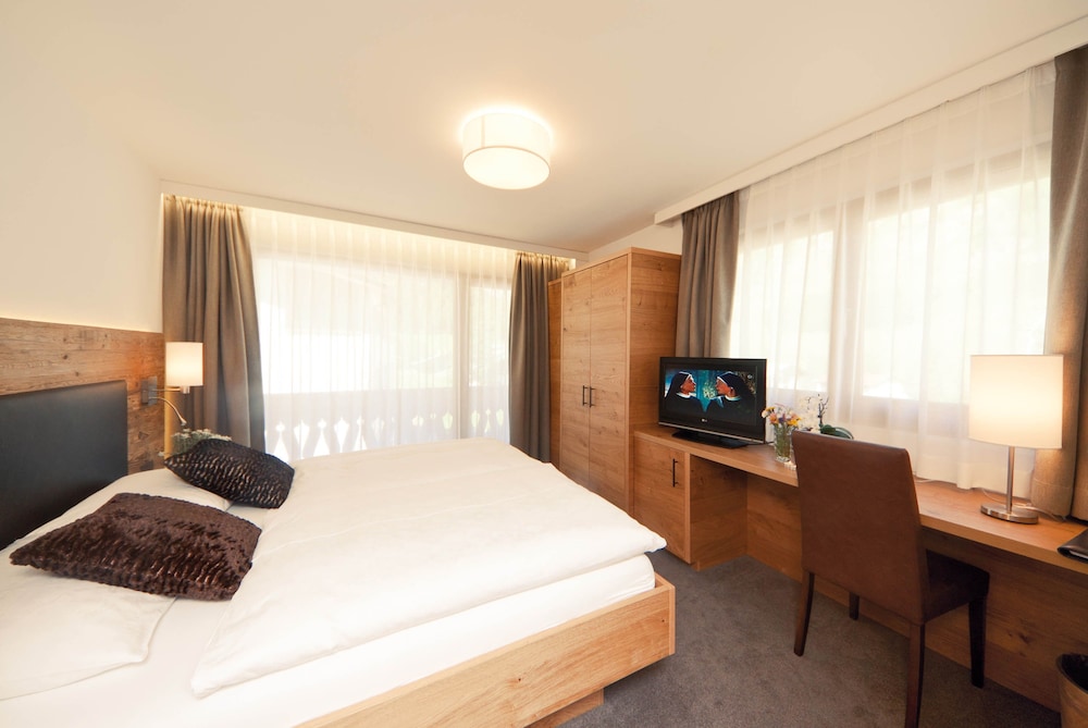 Standard Suite, 1 Bedroom, Balcony (Feuerlilie) photo 3