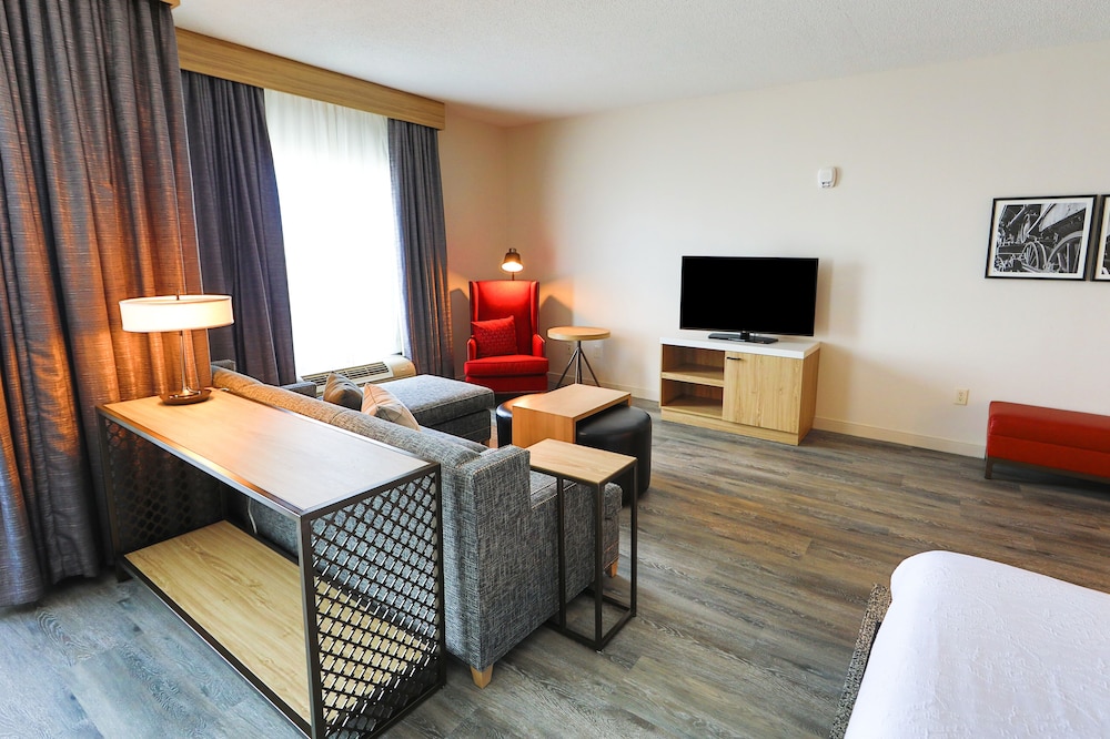 Room, 1 King Bed (Oversized) - Photo 2