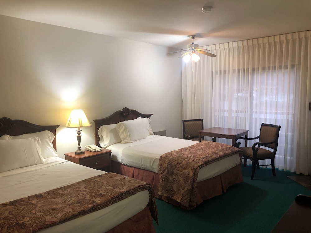 Deluxe Room, 2 Queen Beds - Photo 1