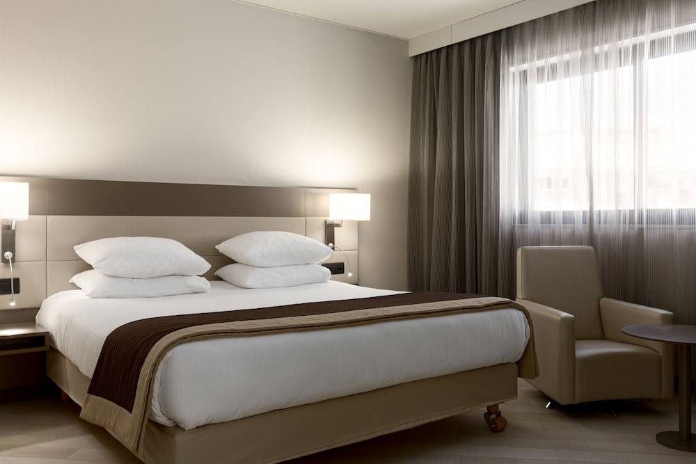 Junior Room, 1 King Bed with Sofa bed, Sea View