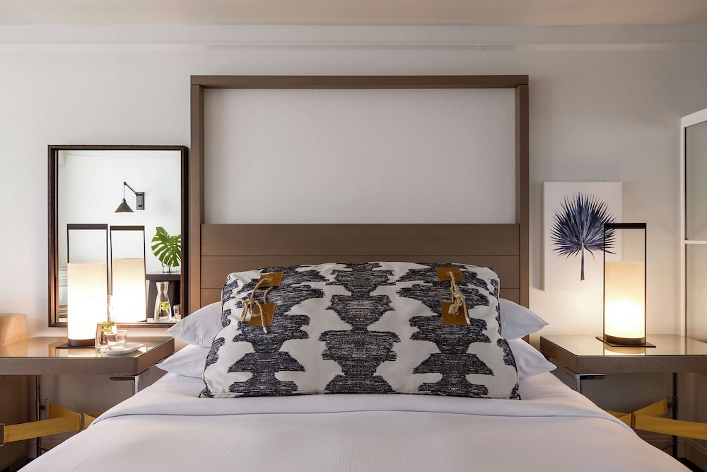 Room, 1 King Bed, Accessible (waterfront)