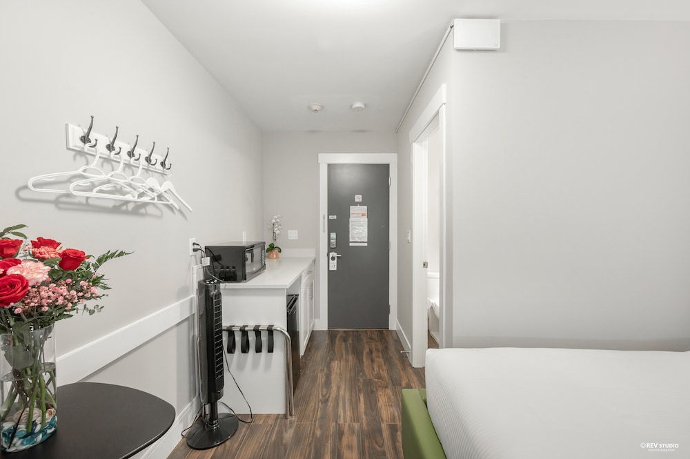 Deluxe Room, 1 Double Bed with Fridge, Microwave photo 1