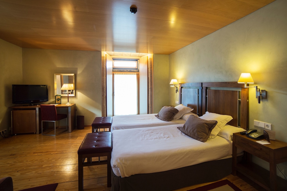 Standard Twin Room (2 adults + 1 child) photo 2