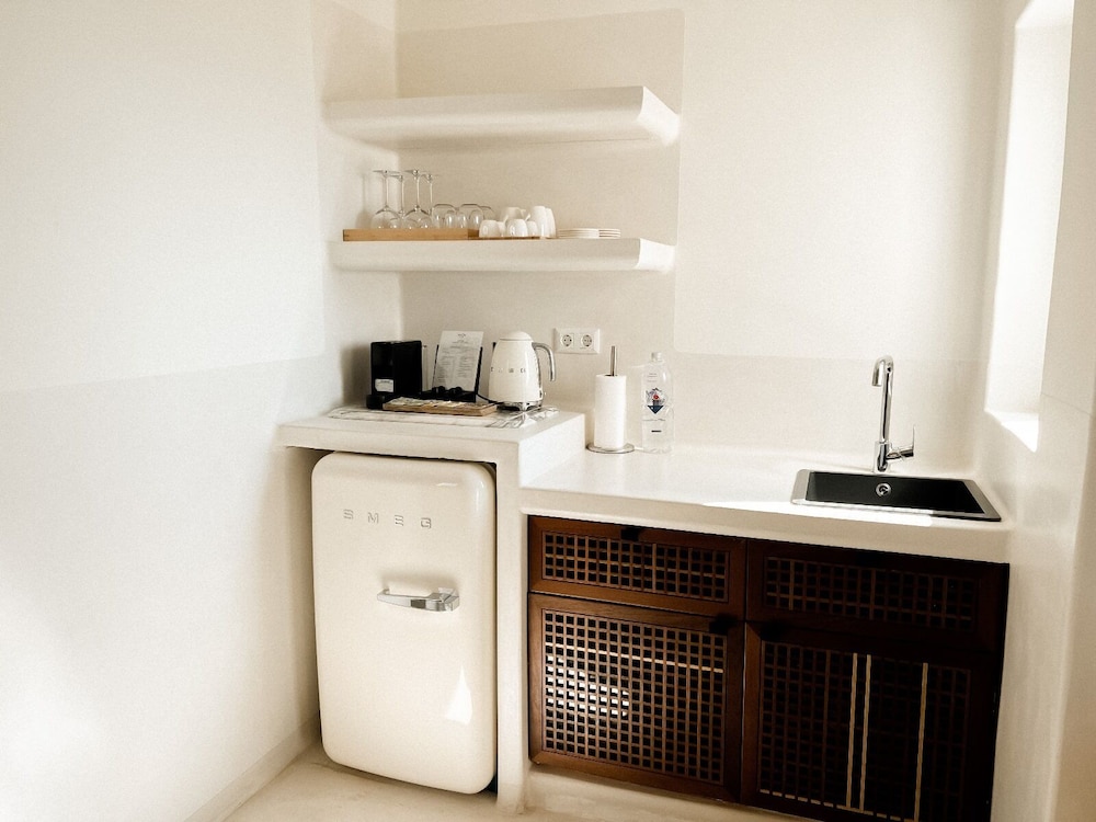 Deluxe Suite, Multiple Beds, Sea View - Photo 2