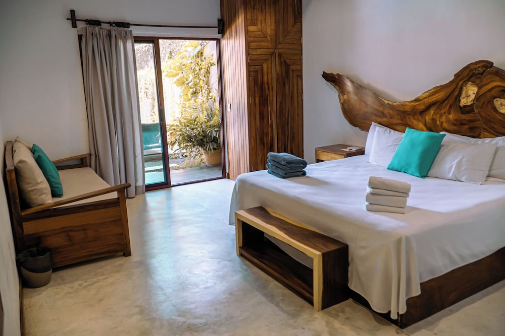 Comfort Triple Room, Patio, Pool View photo 2