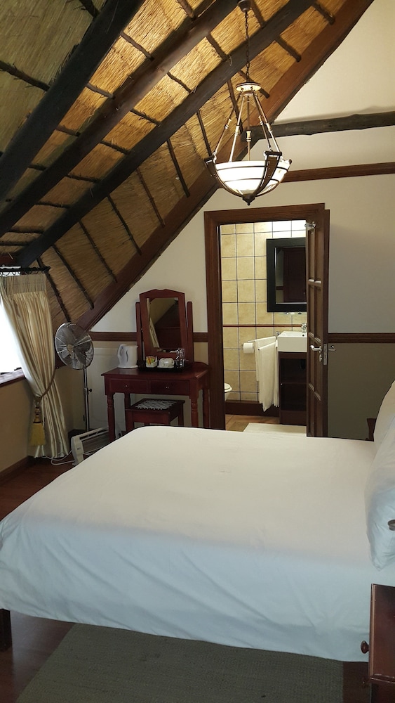 Executive Cottage, 4 Bedrooms, Non Smoking, Garden View