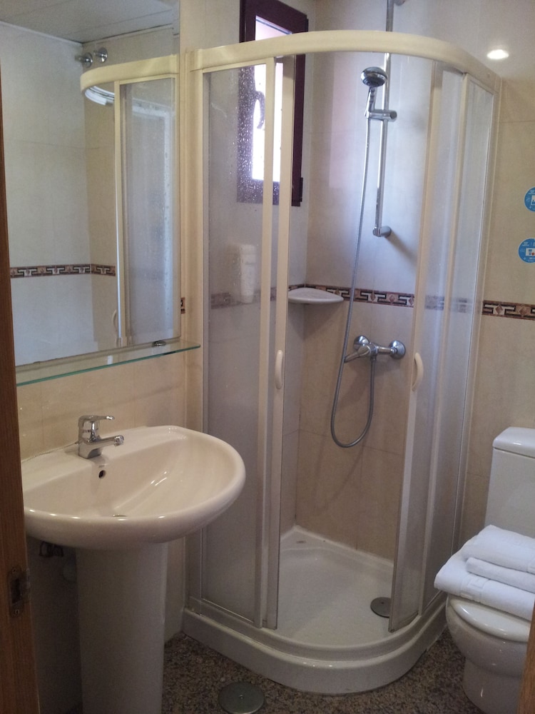 Double Room - Photo 16