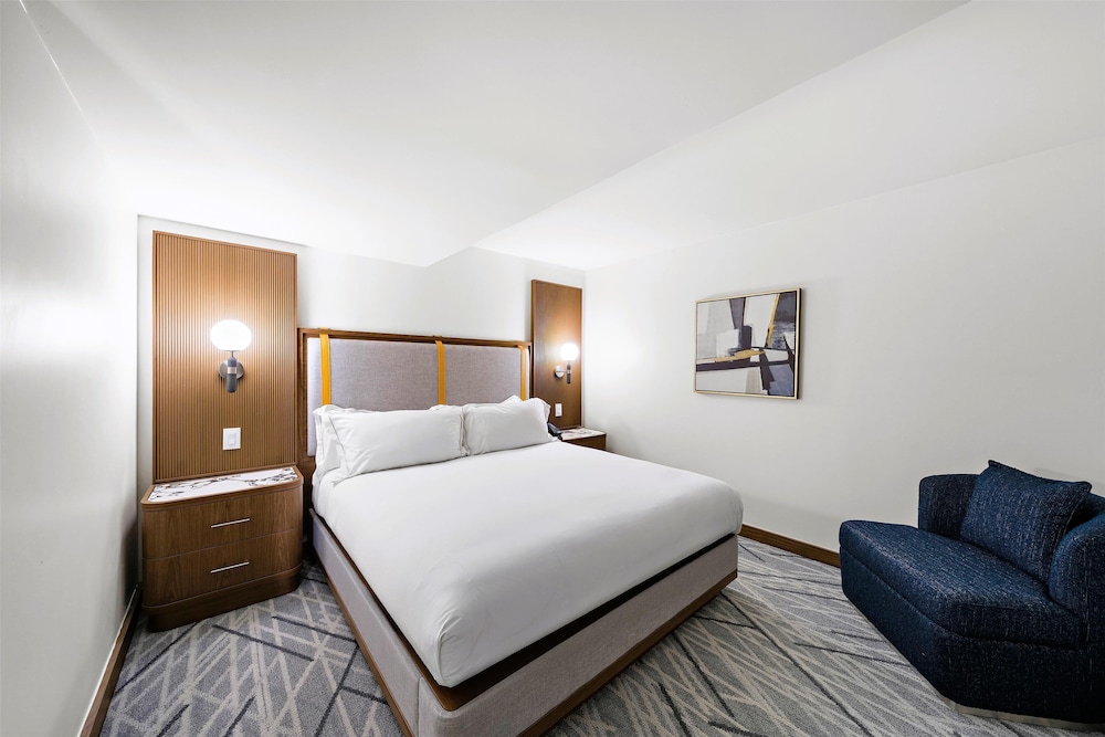 Suite, 1 King Bed, Patio, Poolside - Photo 7