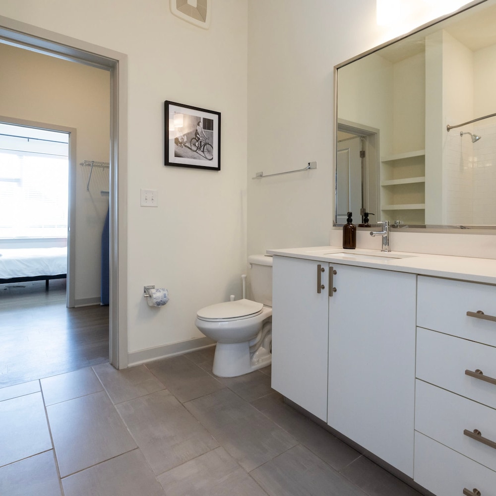 Modern Nulu 2BR Cozysuites 04, Billede 8