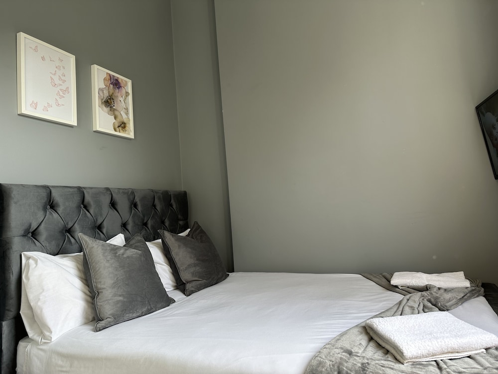 Basic Studio, Ensuite