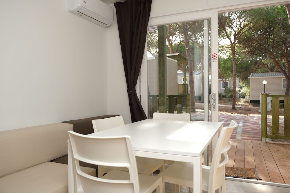 Mobile Home - Photo 5