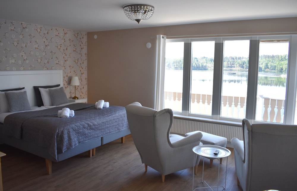 Suite, Balcony, Lake View photo 1