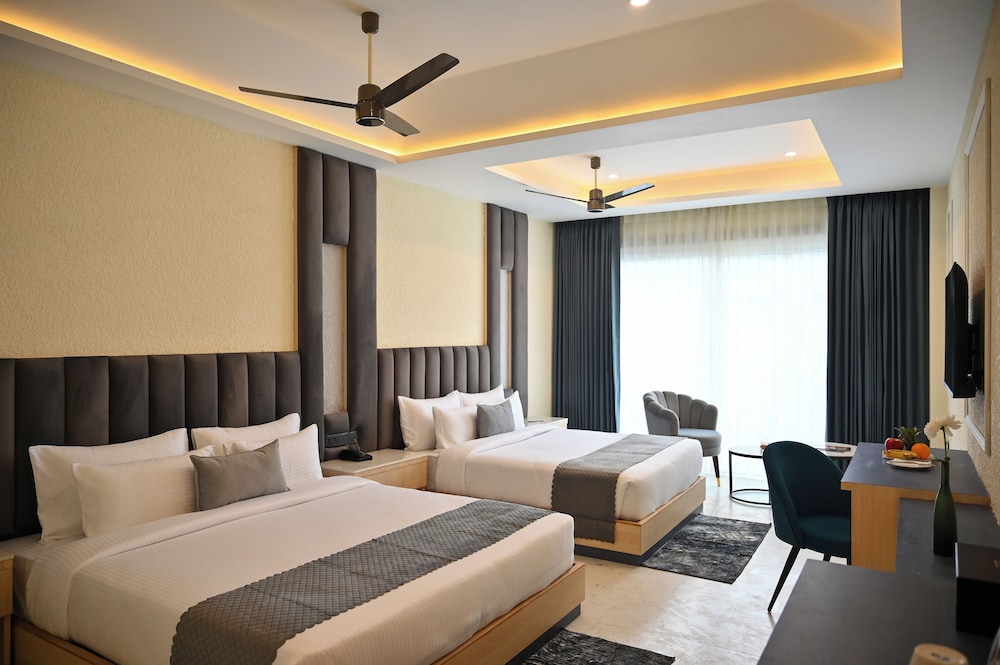 Family Room, Multiple Beds, Balcony, Mountain View