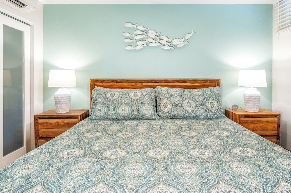 Luxury Condo, Ocean View, Beachside photo 3