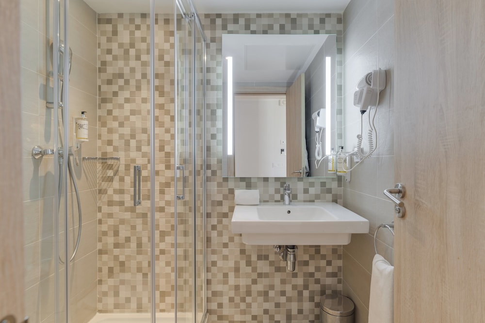 Family Suite, 2 Bedrooms - Photo 2