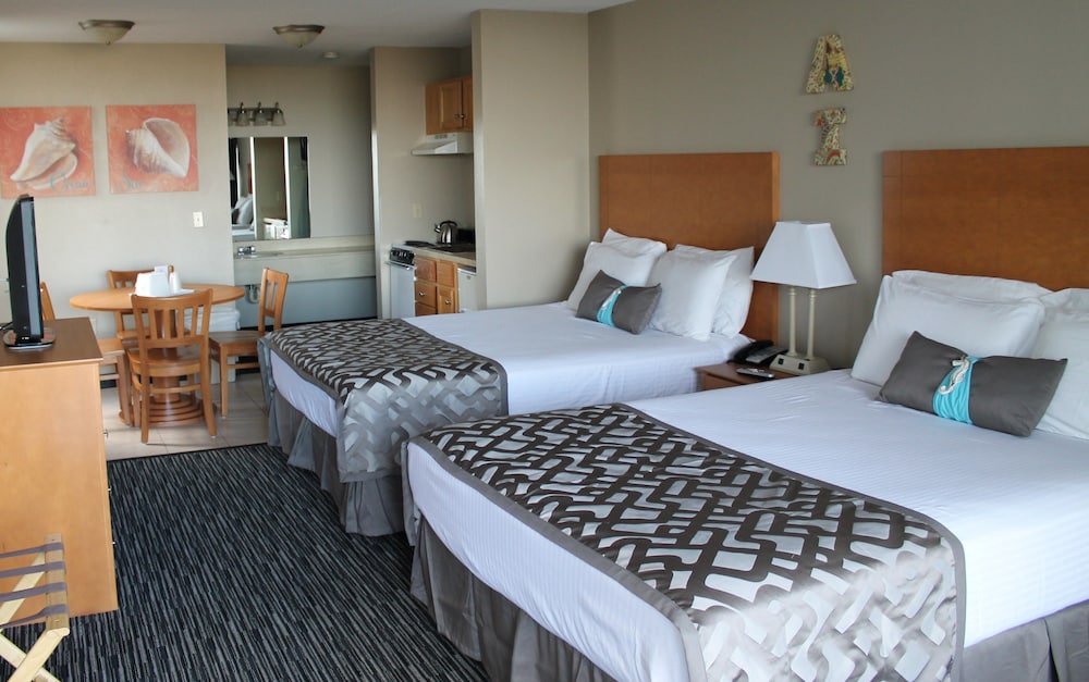 Suite, 2 Queen Beds, Kitchen, Oceanfront photo 2