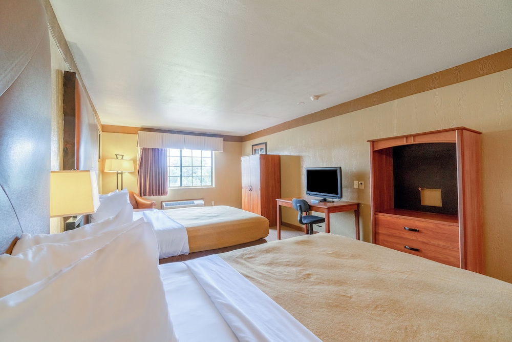 Room, 2 Queen Beds, Non Smoking - Photo 1