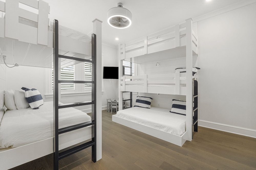House, 6 Bedrooms (Siasconset Sunset)