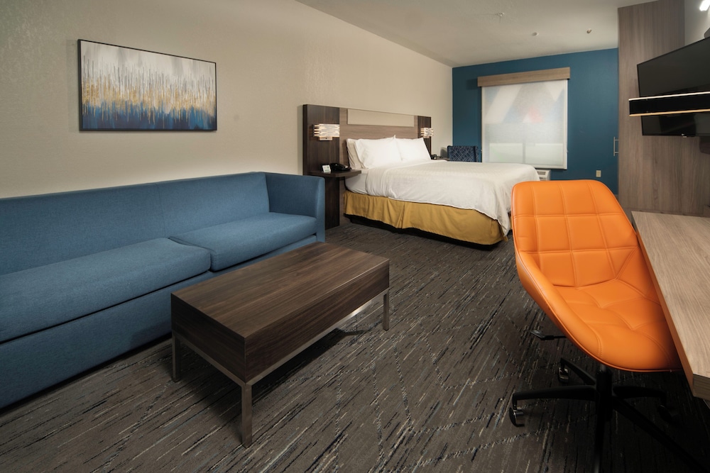 Suite, 1 King Bed with Sofa bed (Wet Bar) - Photo 1